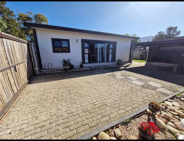 4 BEDROOM HOUSE FOR SALE IN GEORGE SOUTH